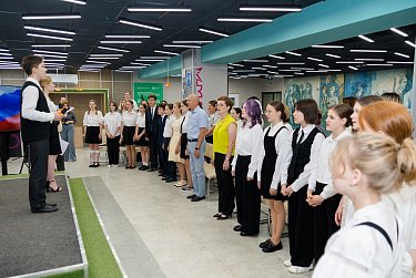 Школьники получили первые в жизни паспорта